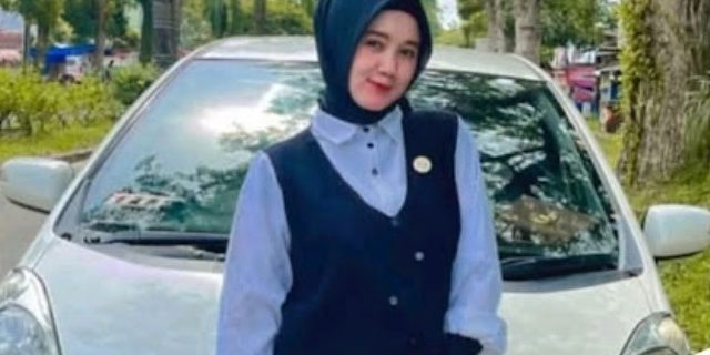 DOSEN CANTIK DIDUDA DIBUNUH OLEH BAJU COKLAT INISIAL (W)