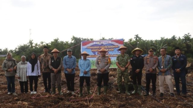 Dukung Swasembada Pangan 2026, Polres Tanjab Barat Gelar Penanaman Jagung Serentak