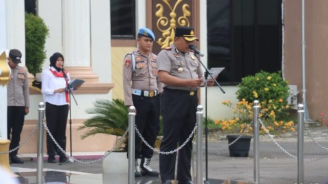 Respons Cepat Layanan 110, Kapolres Tanjab Barat Berikan Penghargaan kepada Sembilan Personel Berprestasi