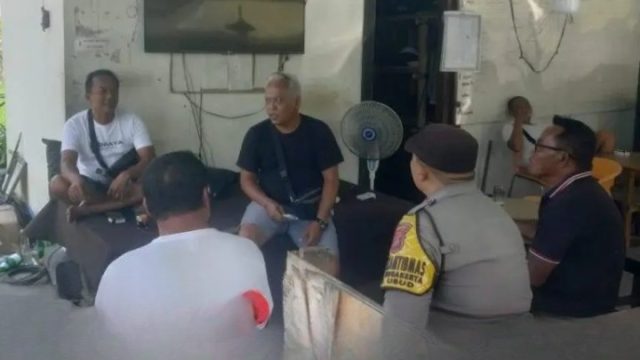 Wujudkan Kedekatan Dengan Warga, Bhabinkamtibmas Singakerta Sambangi Warga Binaanya.