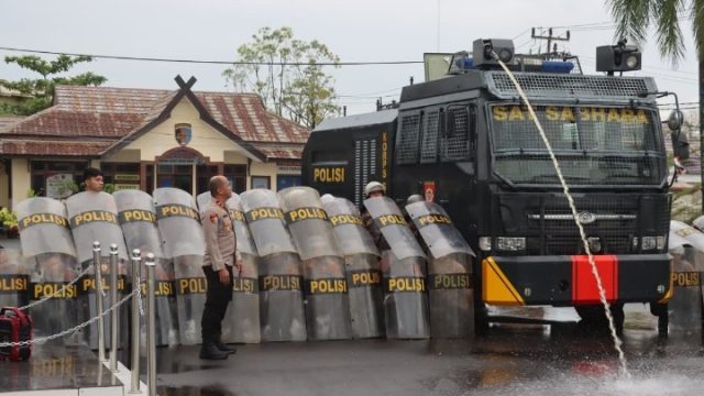 Terus Latih Peningkatan Kemampuan Dalmas, Polres Tanjab Barat Kita Siap Siaga Dalam Menghadapi Segala Bentuk Ancaman