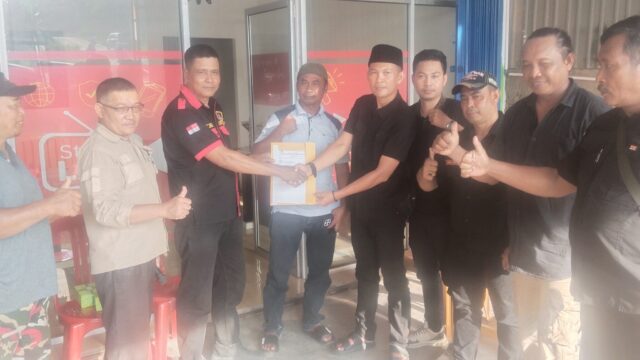 Ketua DPC GRIB Jaya Kabupaten Tebo Serahkan Mandat kepada Pengurus PAC Rimbo Bujang, Perkuat Konsolidasi Organisasi.